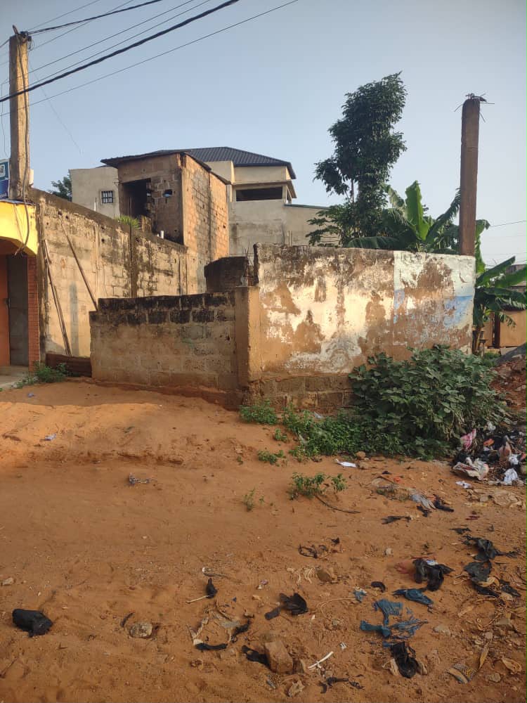 Terrain de 150 m² en vente à Kégué Attigangomé en angle de rue – 13 millions FCFA