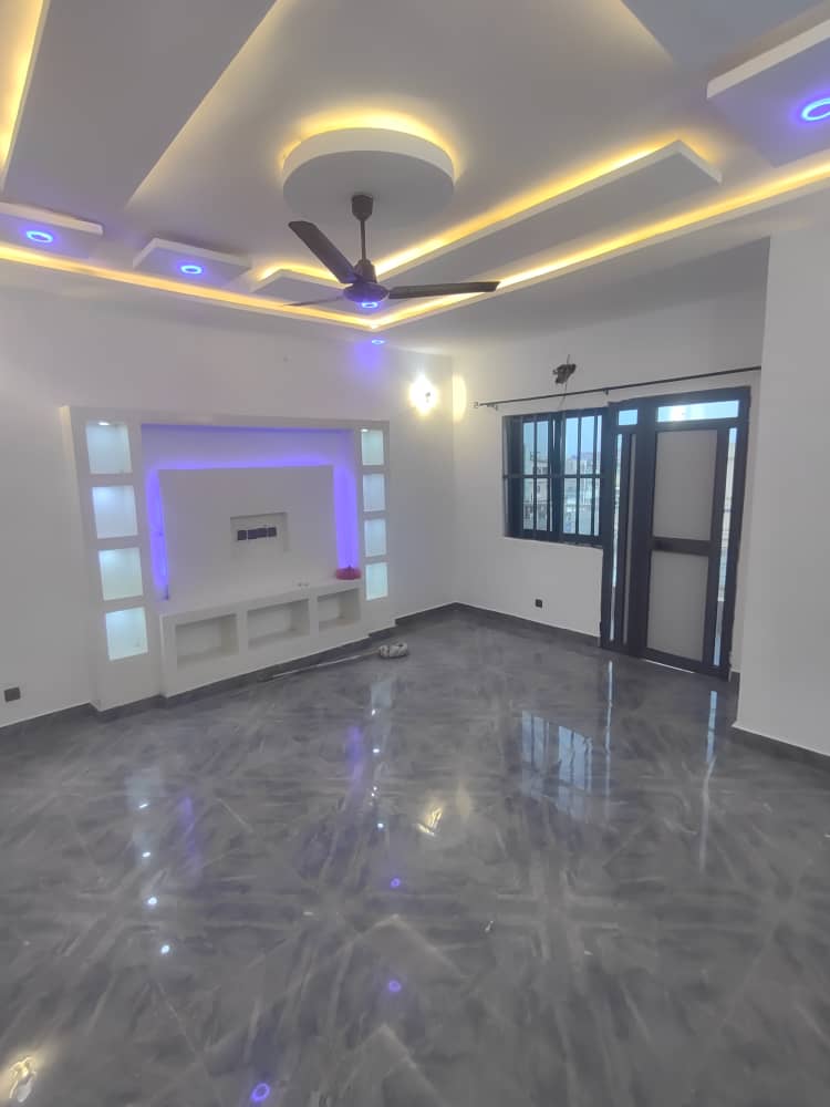 Appartement 2 chambres salon à louer à Tokoin Forever – 150 000 FCFA
