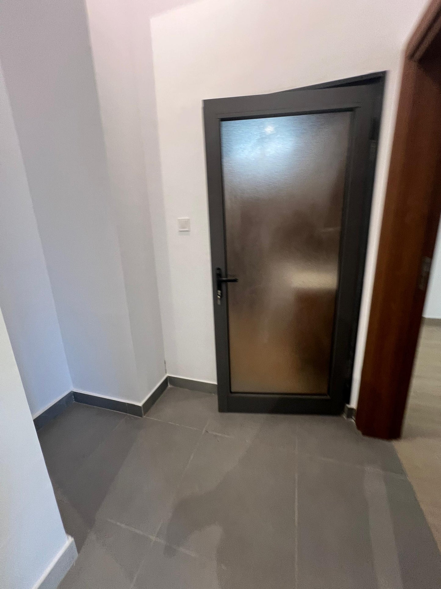Appartement d'une grande chambre à louer à la Caisse (Cité Oua) – 400 000 FCFA