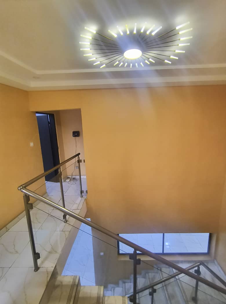 Villa duplex 7 chambres avec piscine à louer à Nukafu – 550 000 FCFA