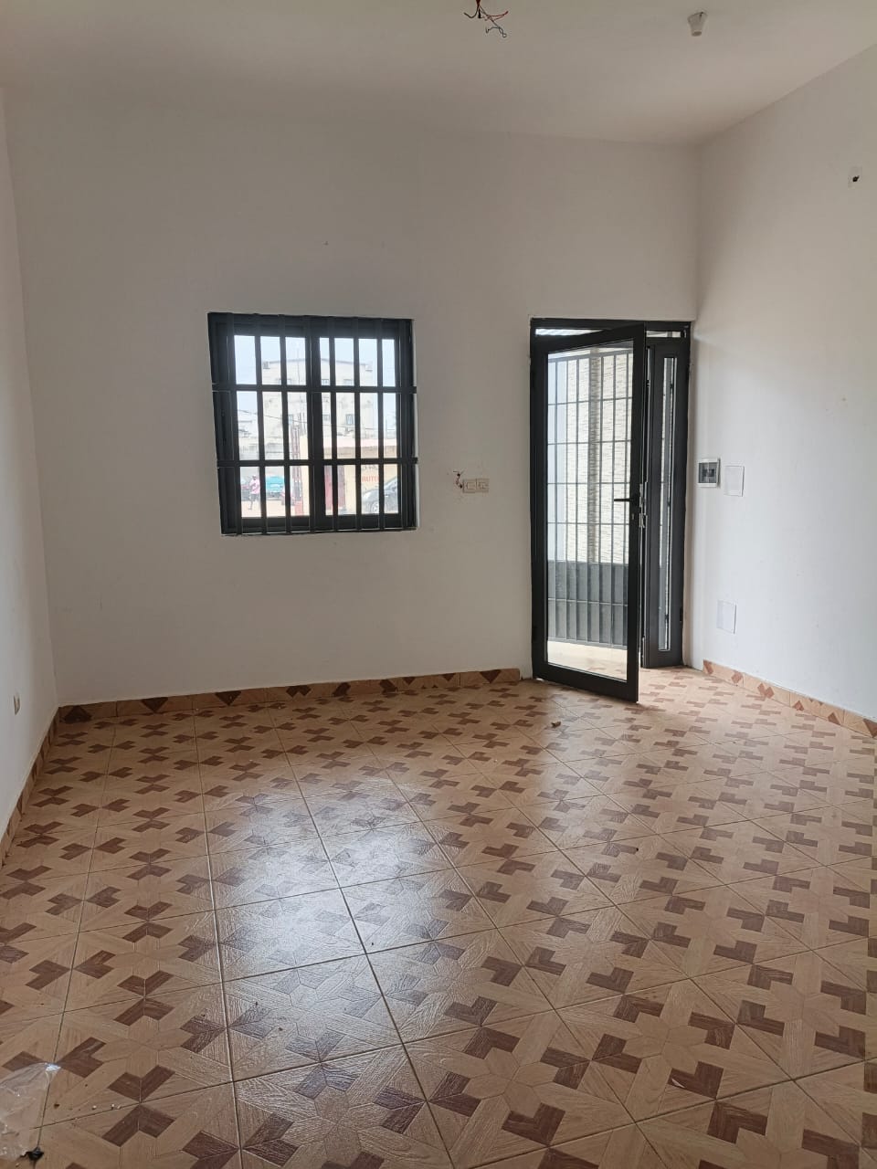 Boutique nouvelle construction à louer à Agbalepedo – 75 000 FCFA