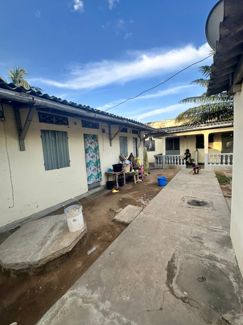 Maison en vente à Agbata, non loin du goudron – 18 millions FCFA