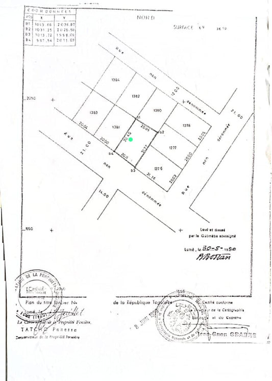 Terrain d'un lot clôturé avec plus de 5 pièces en vente à Cacaveli proche du goudron – 45 millions FCFA
