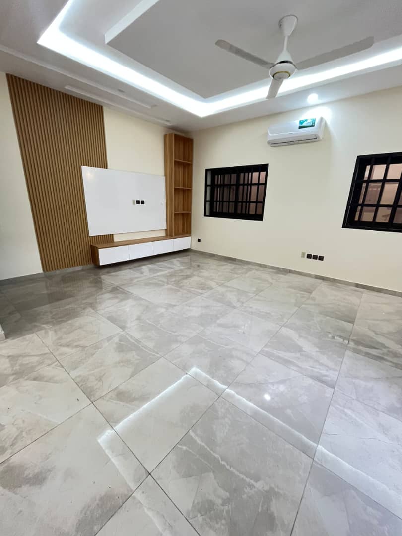 Appartement 3 chambres à louer à Amadahomé proche de la grande voie – 300 000 FCFA