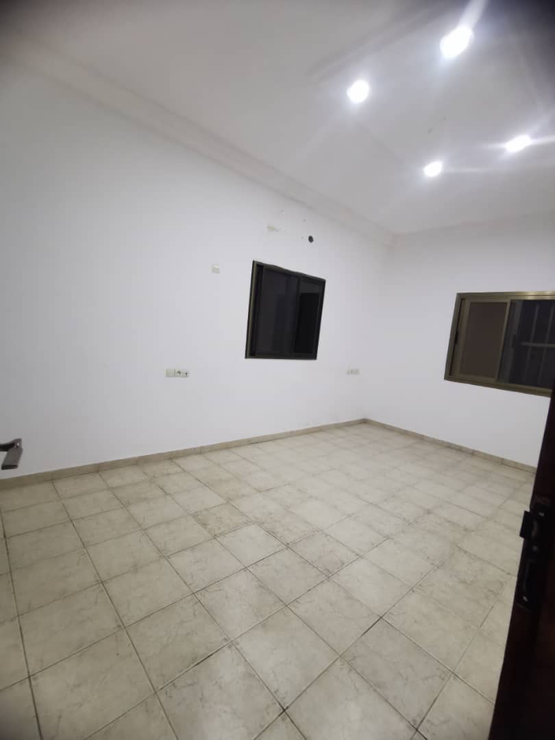 Villa 3 chambres en location à Djidjolé Obut, à quelques mètres du goudron – 230 000 FCFA