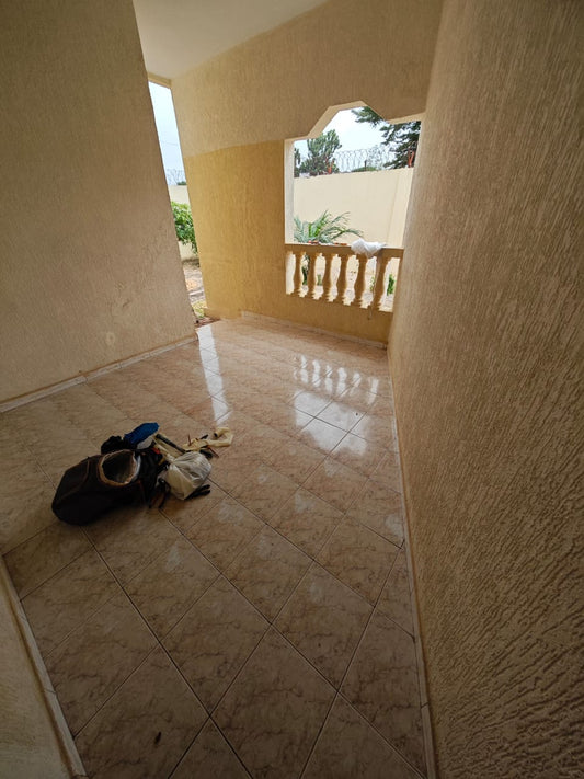 Villa 3 chambres à louer à Avedji Coconut à 50m du goudron – 300.000 FCFA