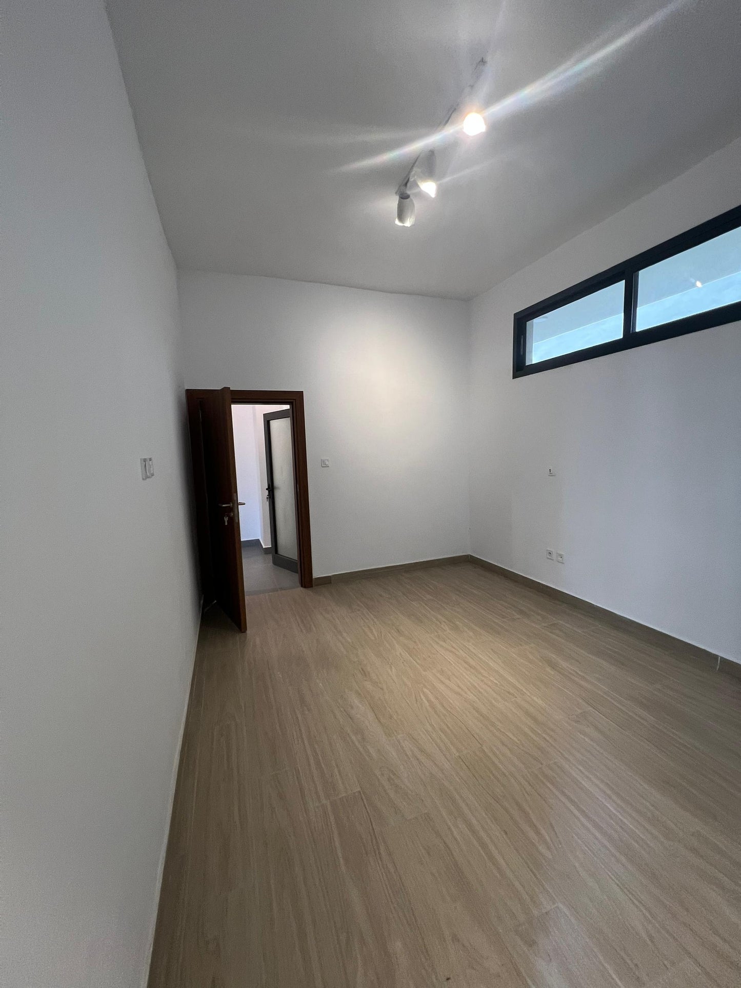 Appartement d'une grande chambre à louer à la Caisse (Cité Oua) – 400 000 FCFA