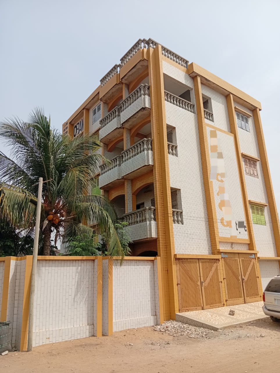 Immeuble R+3 en vente à Nyékonakpoè, proche du goudron – 380 millions FCFA