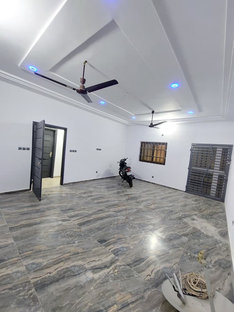 Appartement 2 chambres à louer à Agoè Legbassito carrefour Adidomé – 100000 FCFA/mois