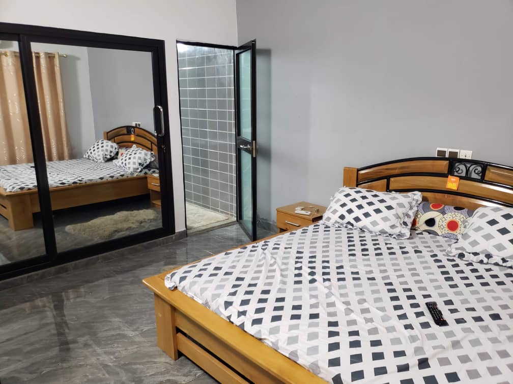 Appartement meublé 2 chambres en location à Agoe 2 Lions – 500 000 FCFA