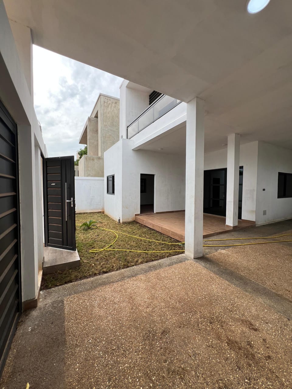Villa R+1 en location à Djidjolé