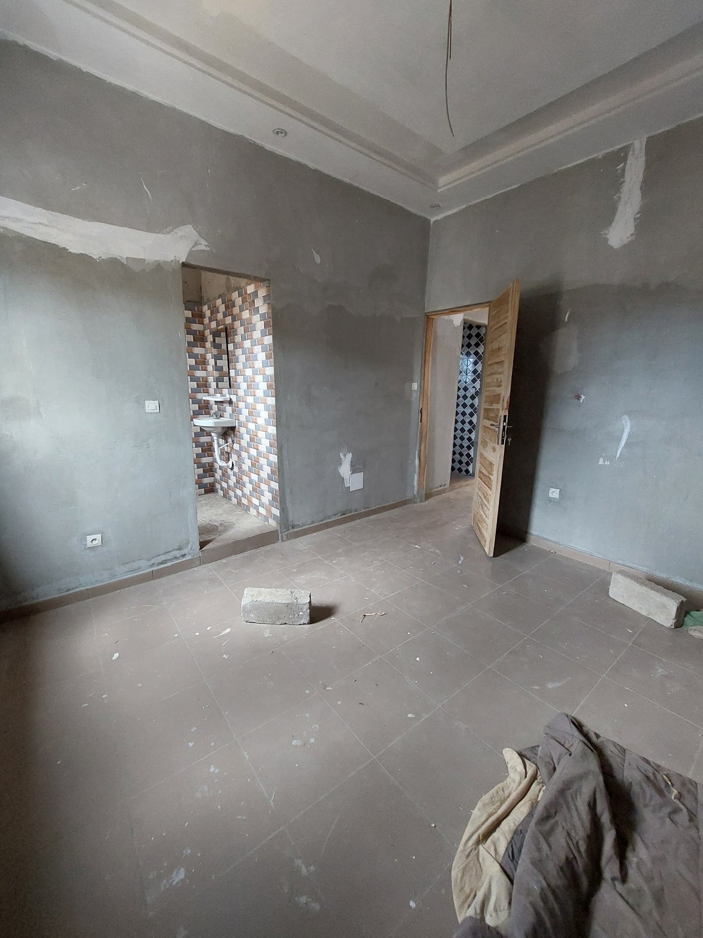 Chambre salon wc douche interne cuisine à louer à Agoé Demakpoe – 60 000 FCFA