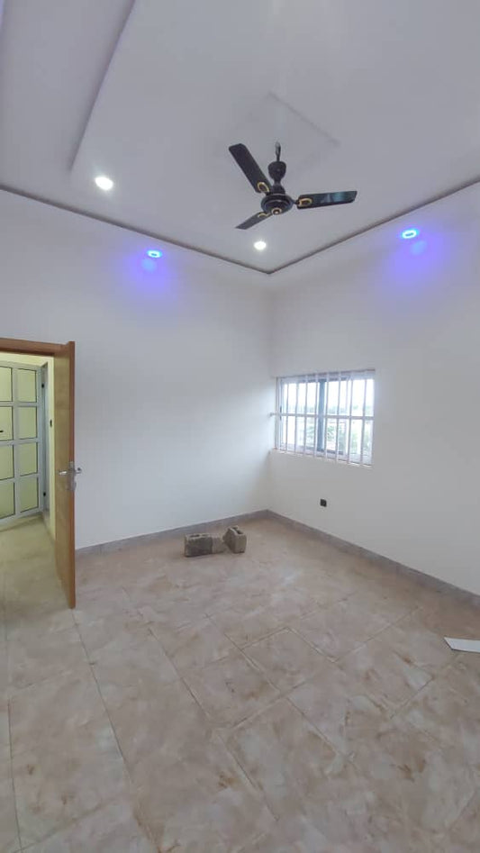 Villa R+2 de 6 chambres à louer à Adidogomé Ségbé – 500000 FCFA