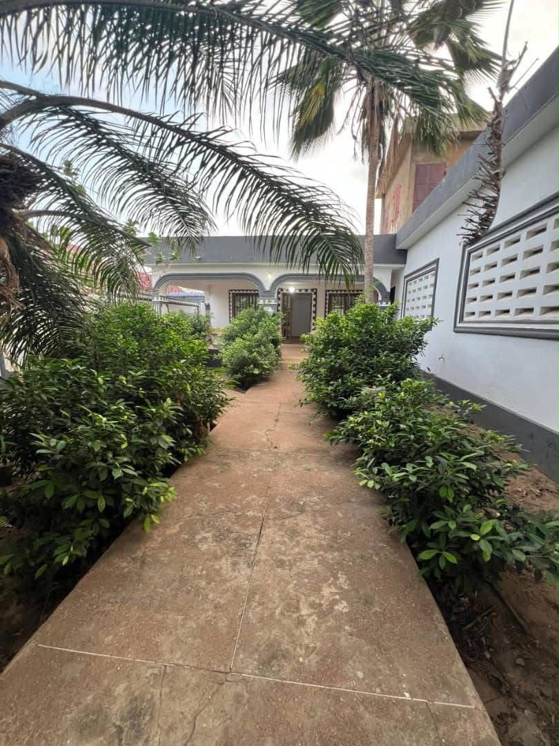 Villa 3 chambres à louer à Avédji Cito, à 200 m du goudron – 250.000 FCFA
