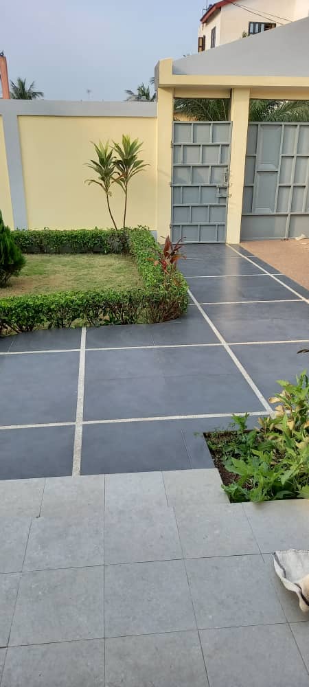 Villa meublée 3 chambres à louer à Avedji – 400 000 FCFA