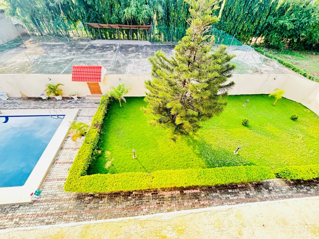 Villa duplex 6 chambres en location à Togo 2000 proche du goudron – 1 600 000 FCFA