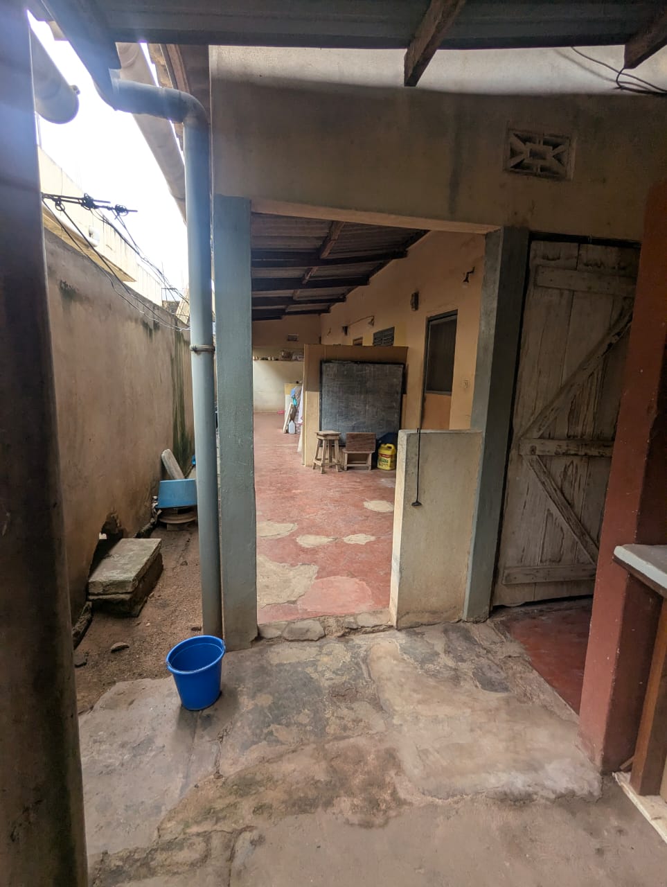 Maison de 600 m² en vente en angle de rue à Avedji – 60 millions FCFA