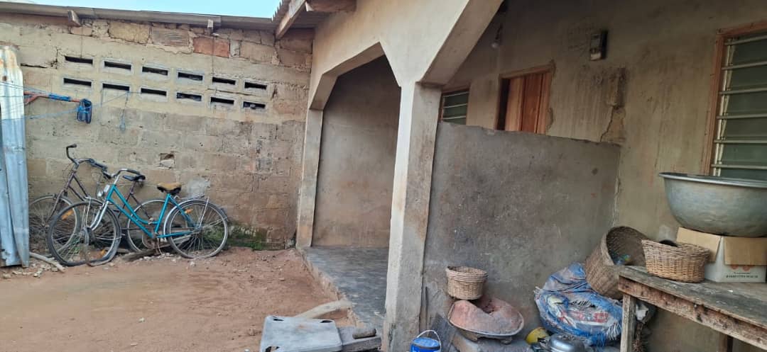 Maison 6 pièces de 300 m² en vente à Agoè Amadeta Zossime – 20 millions FCFA