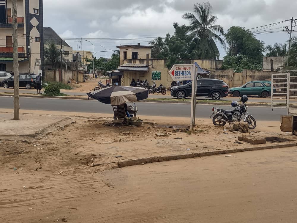 Immeuble locatif inachevé sur 1 lot en vente à Agbalépédo – 150 millions FCFA