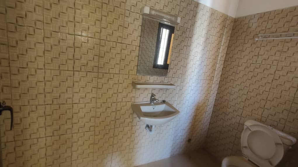 Appartement 3 chambres à louer à Amandahome non loin de carrefour AIESED - 100 000 FCFA