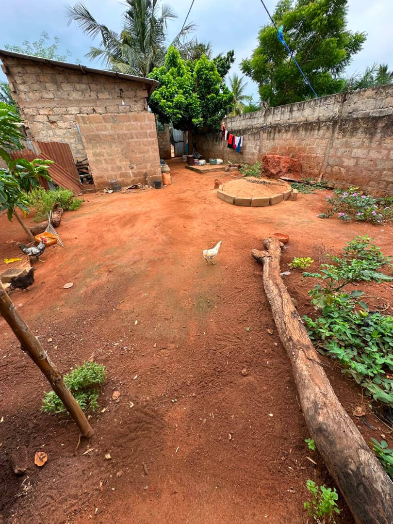 Terrain de 159 m² avec 2 pièces en vente à Atilamonou – 7,5 millions FCFA