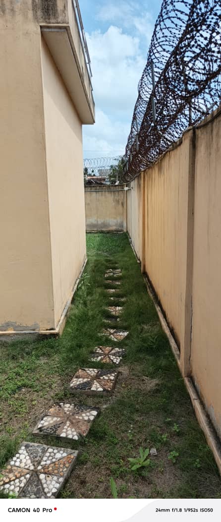 Villa 3 chambres à vendre à Hédzranawoé Sagboville – 100 millions FCFA
