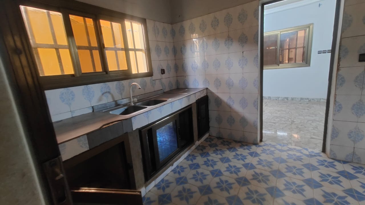 Villa duplex en location à Djidjolé – 400 000 FCFA