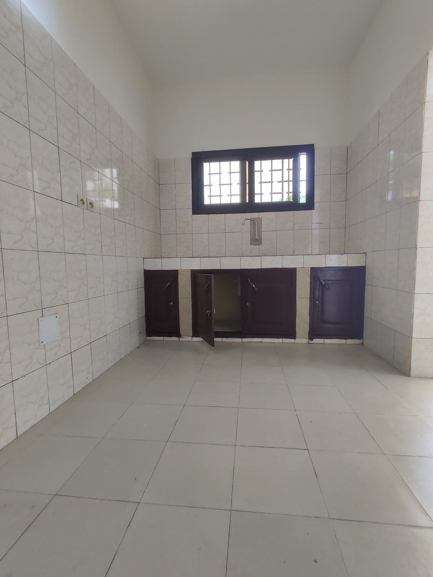 Villa 3 chambres à louer à Tokoin près de l'église Saint Vincent de Paul – 150000 FCFA