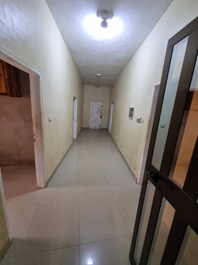 Villa 3 chambres salon cuisine en vente à Zopomahe derrière T-Oil Zanguera – 52 millions FCFA