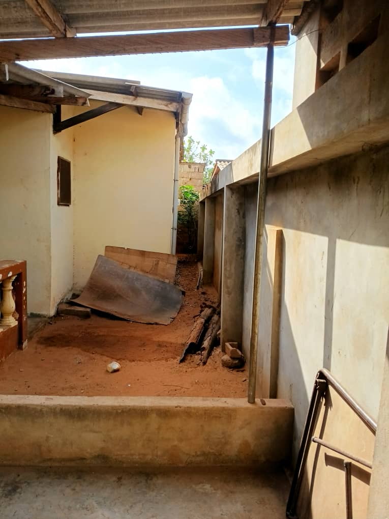 Maison en vente sur un demi lot à Hedjranawoé – 50 millions FCFA