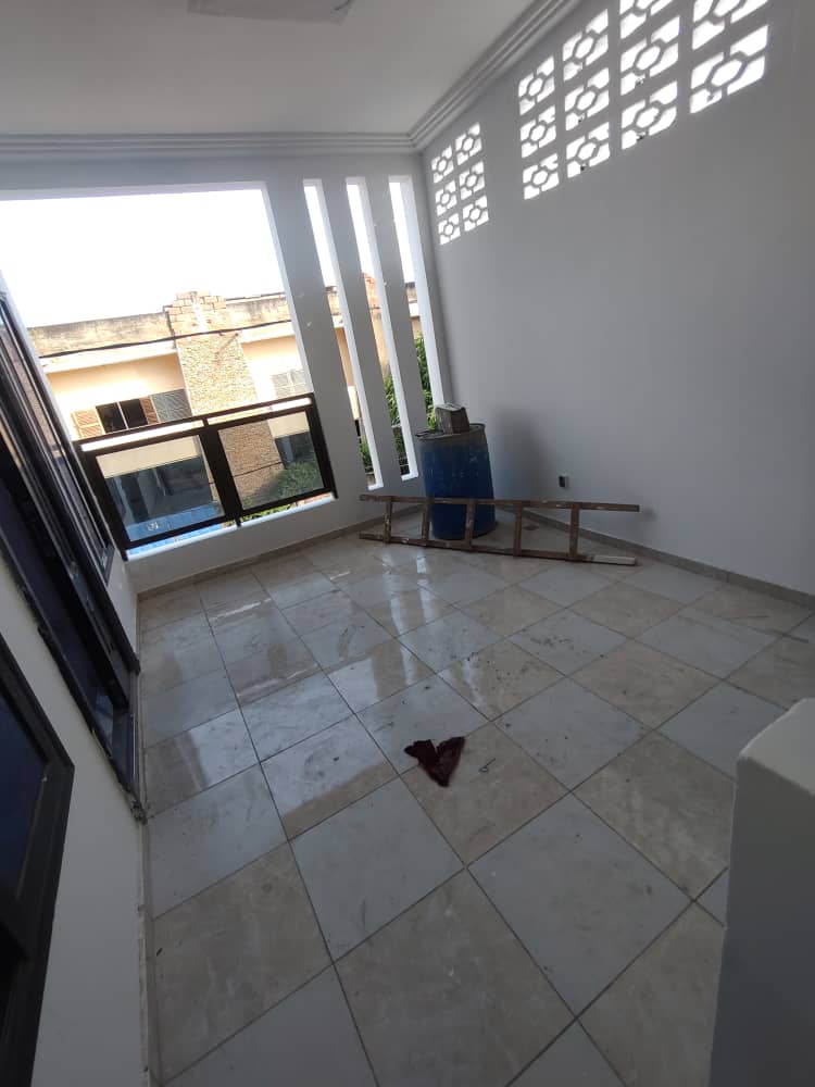Villa duplex 4 chambres à louer à Djidjolé Gakli – 400 000 FCFA