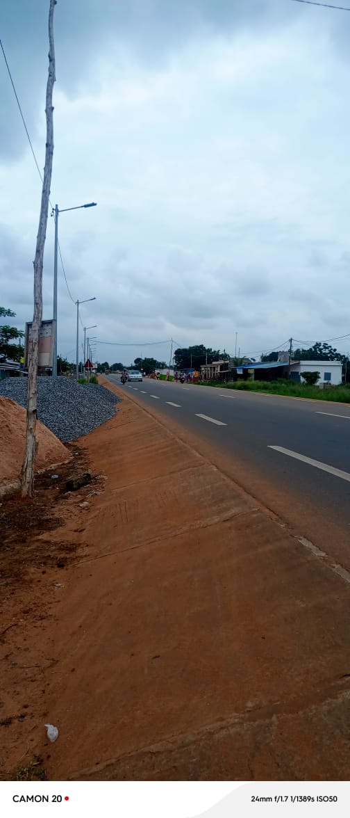 Terrain en vente en bordure du goudron RN3 à Djagblé Klobatémè – 20 millions FCFA l'unité