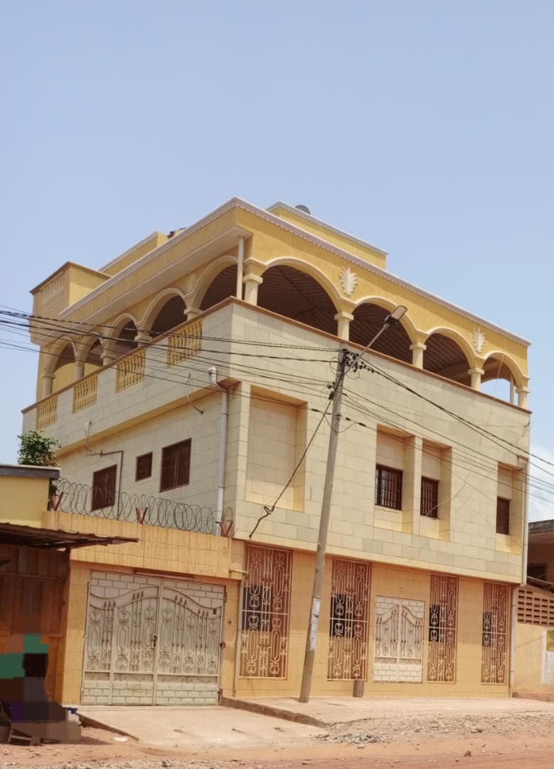 Immeuble R+3 à vendre à Tokoin Séminaire – 250 millions FCFA