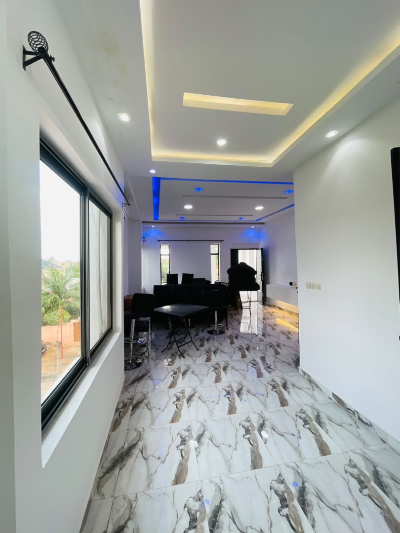 Villa cour unique 4 chambres en location à Agoè Carrefour Cool Catché - 350000 FCFA
