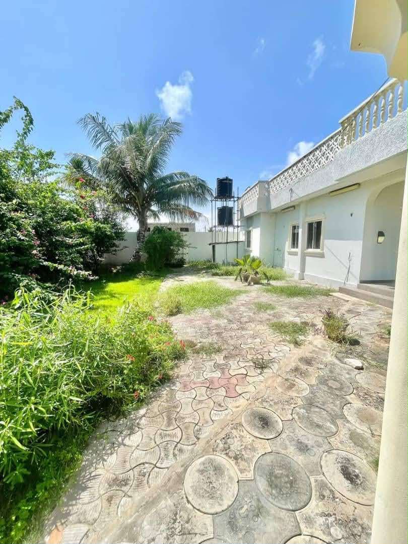 Villa de 3 chambres à louer à Tokoin hôpital – 300.000 FCFA