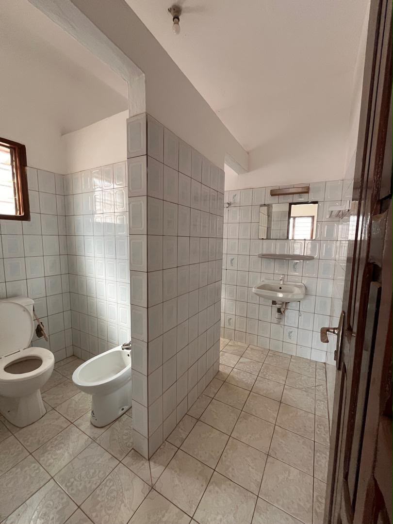 Appartement 2 chambres à louer à Kegué proche du goudron – 130 000 FCFA