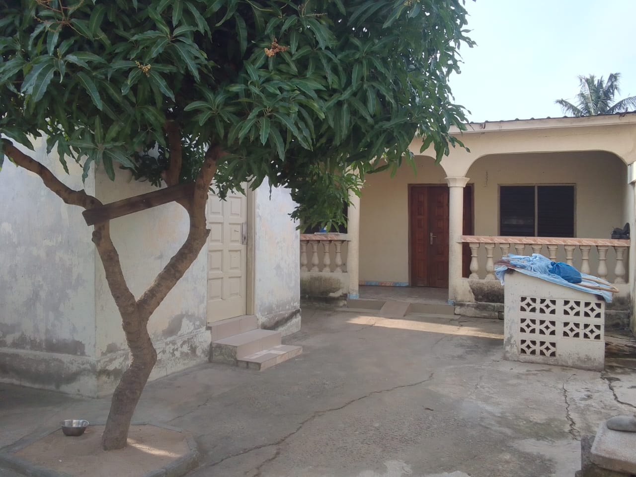 Maison 2 chambres en vente sur demi-lot à Agoe Ahonkpe/Belgique – 15 millions FCFA à débattre