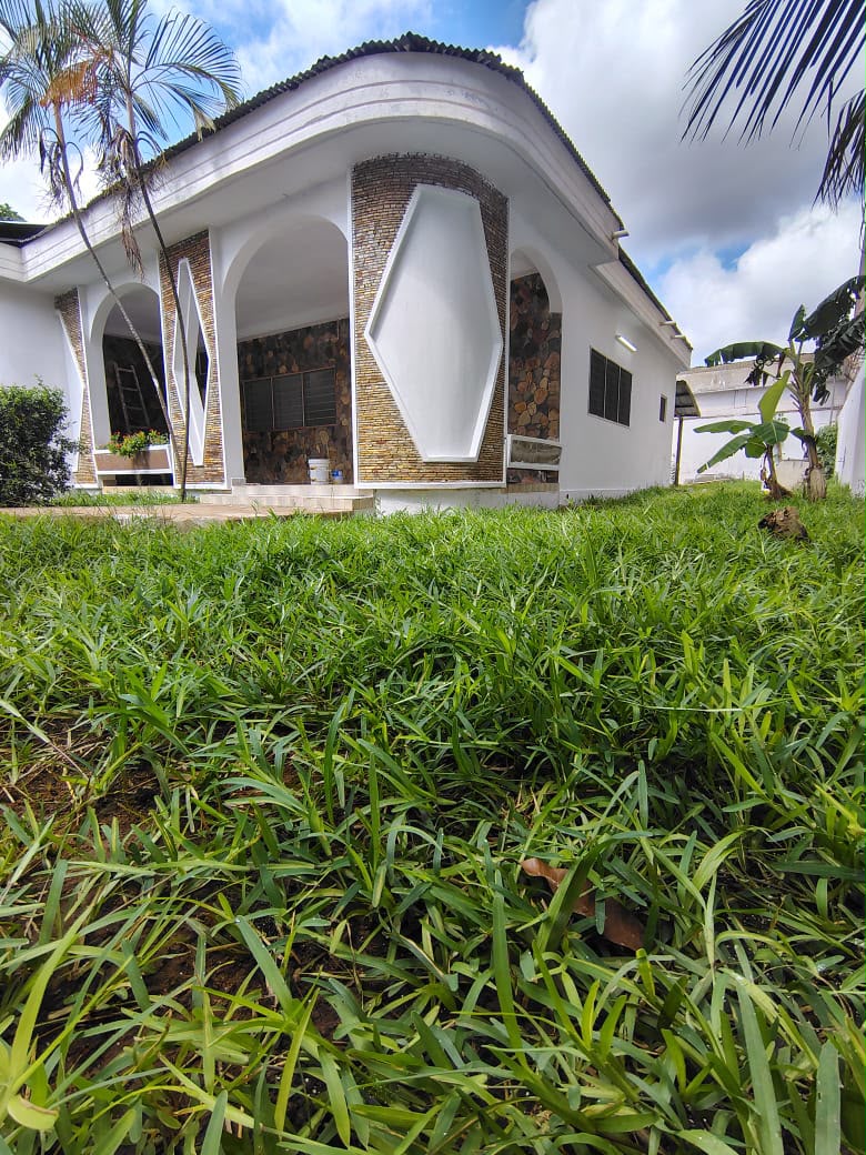 Villa 3 chambres à louer à Totsi Gblenkomé - 250 000 FCFA/mois