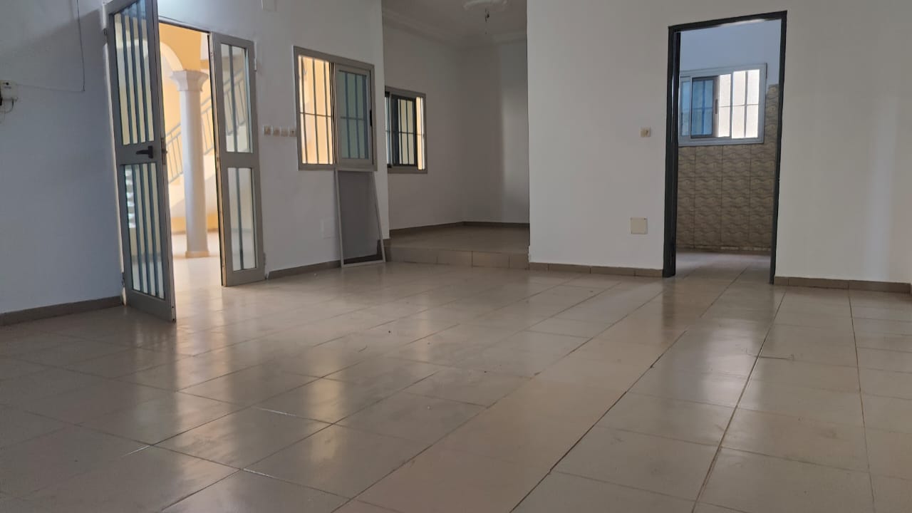 Villa 3 chambres à louer à Léo proche du goudron – 150 000 FCFA/mois