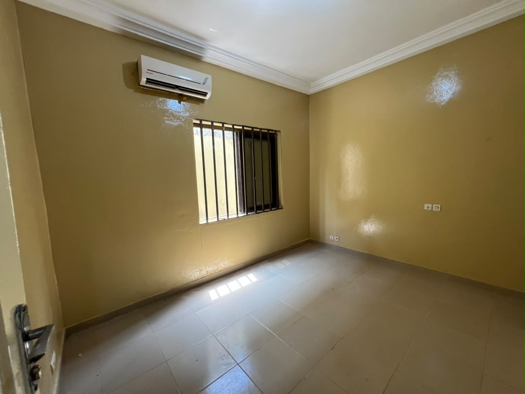 Appartement 1 chambre en location à Attiégou proche du goudron – 75.000 FCFA par mois