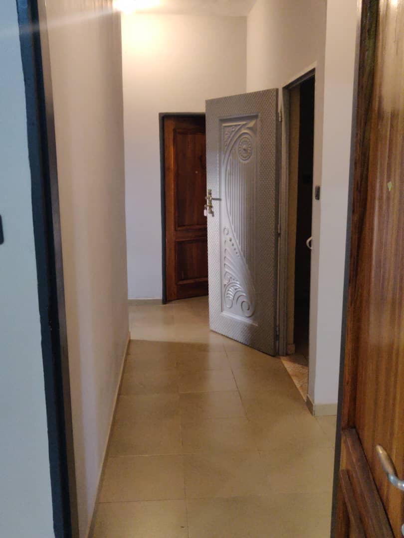 Appartement 3 chambres salon à louer à Hédzranawoé Tshinga – 140000 FCFA