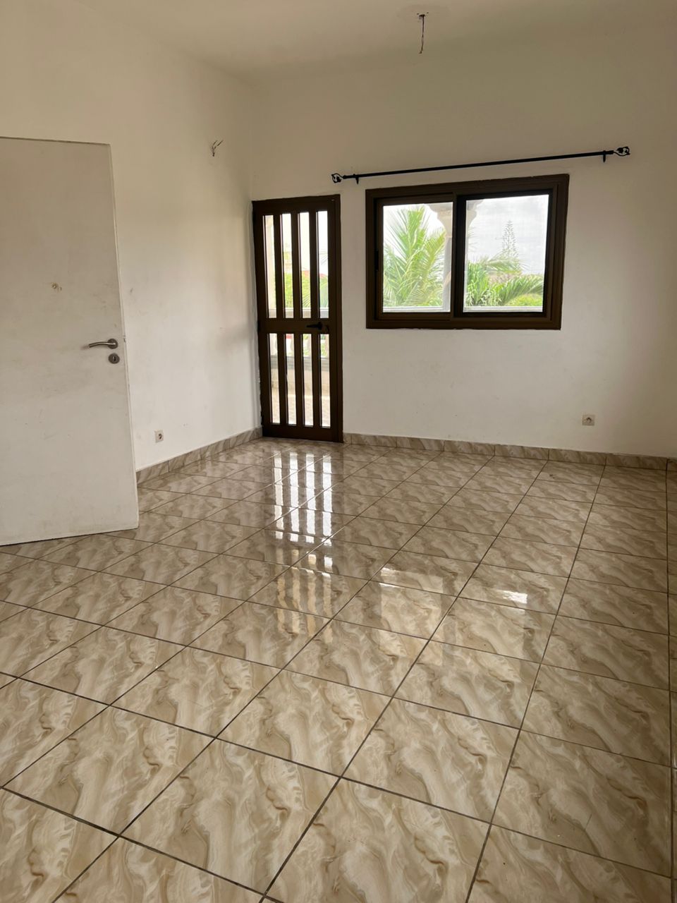 Villa duplex en location à Avépozo, non loin de Winner Chapel – 300 000 FCFA par mois