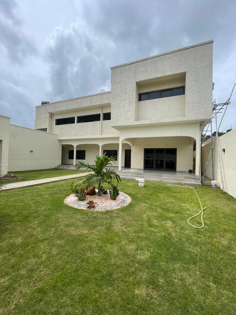 Villa 3 chambres à louer à Attikoumé – 500 000 FCFA/mois