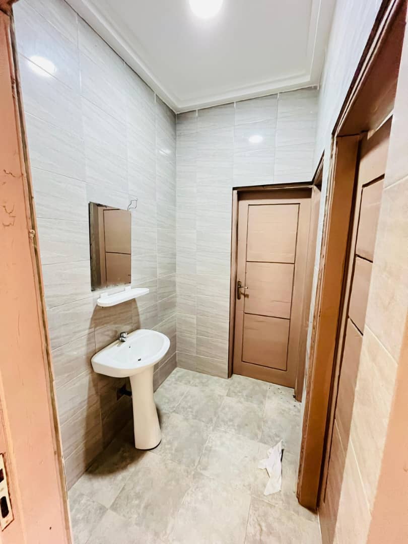 Villa 3 chambres en vente à Gbodjomé, proche du goudron – 40 millions FCFA