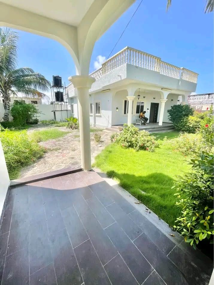 Villa 3 chambres à louer à Tokoin Hôpital – 300 000 FCFA