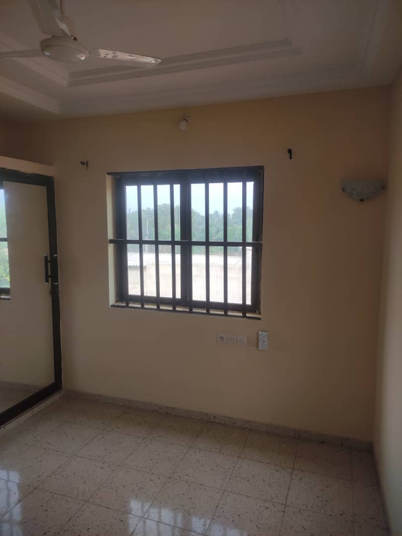 Appartement 3 chambres à louer à Zanguera – 80000 FCFA