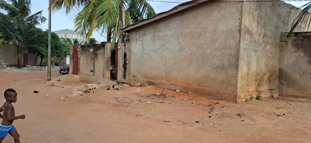 Maison 6 pièces de 300 m² en vente à Agoè Amadeta Zossime – 20 millions FCFA