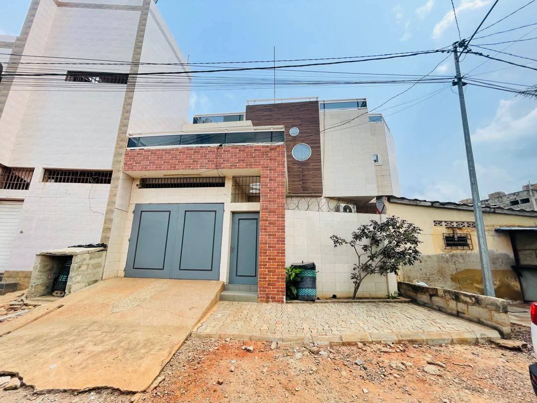 Villa duplex 4 chambres en vente à Attiégou Togo 2000 – 60 millions FCFA
