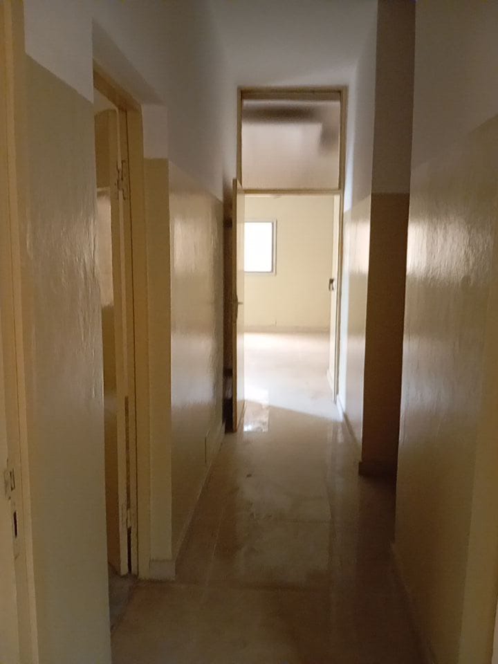 Appartement 2 chambres en location à Djidjolé – 150 000 FCFA