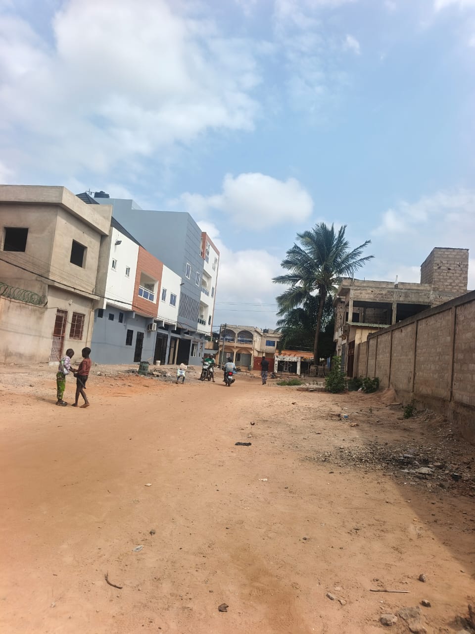 Terrain d'un lot en vente à Agoè Zossime, proche du goudron - 27 millions FCFA